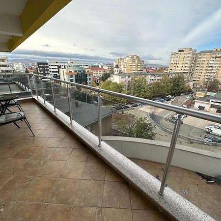Downtown "Rendez-Vous" Luxury Apartamento Bacău Exterior foto