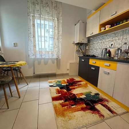 Downtown "Rendez-Vous" Luxury Apartamento Bacău Exterior foto