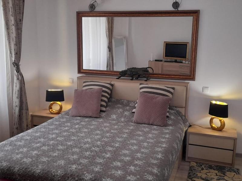 Downtown "Rendez-Vous" Luxury Apartamento Bacău Exterior foto