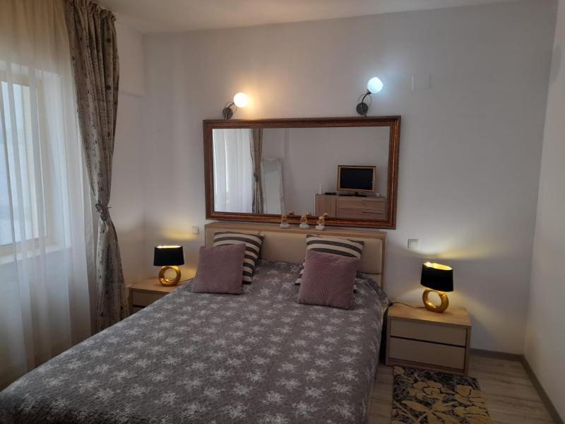 Downtown "Rendez-Vous" Luxury Apartamento Bacău Exterior foto