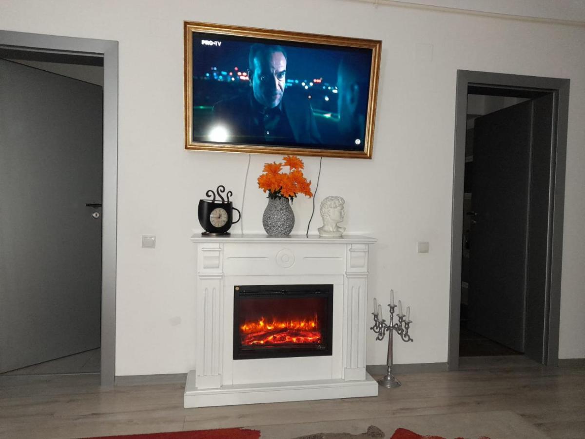 Downtown "Rendez-Vous" Luxury Apartamento Bacău Exterior foto