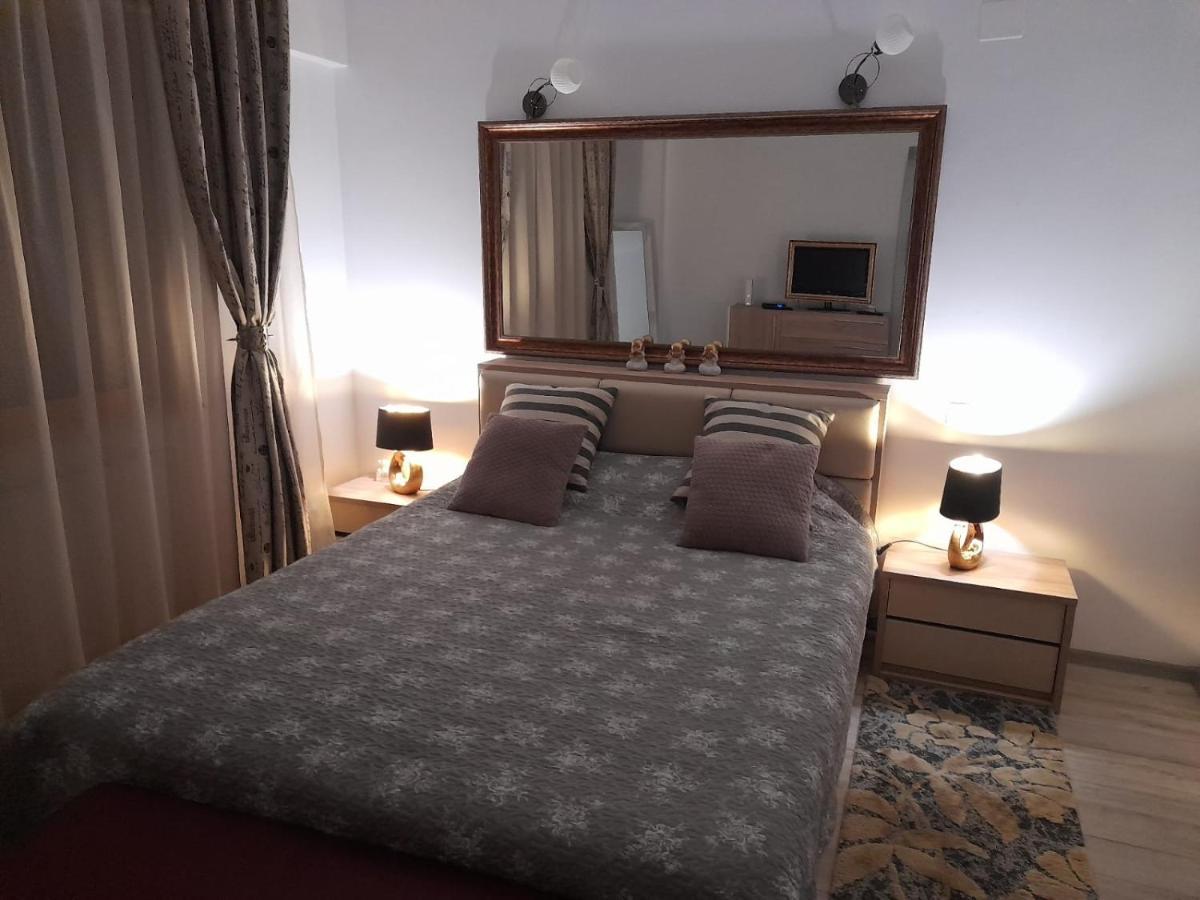 Downtown "Rendez-Vous" Luxury Apartamento Bacău Exterior foto