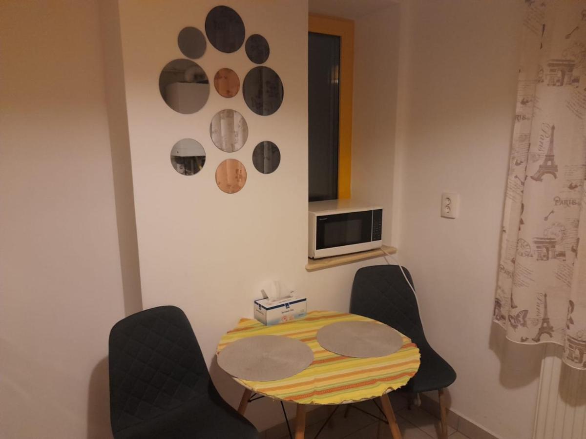 Downtown "Rendez-Vous" Luxury Apartamento Bacău Exterior foto