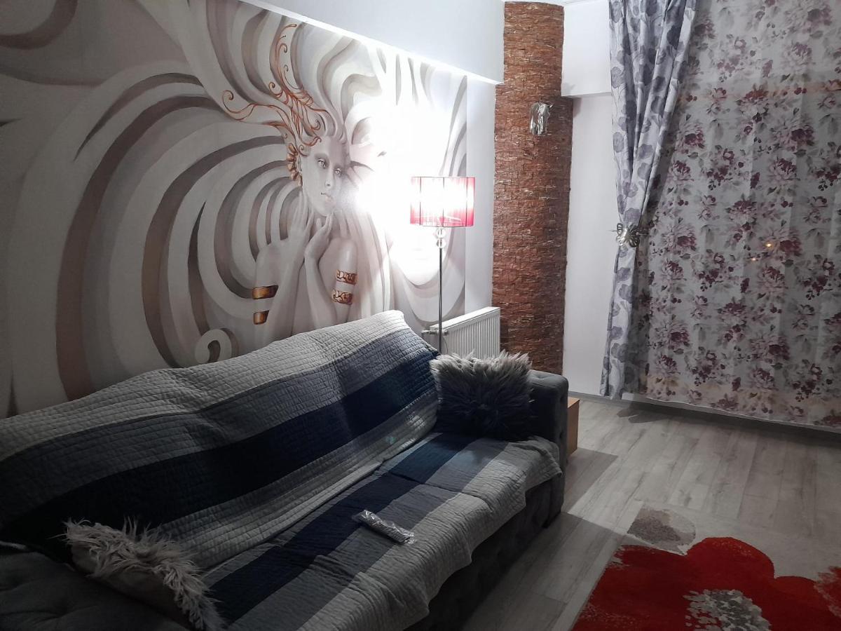 Downtown "Rendez-Vous" Luxury Apartamento Bacău Exterior foto