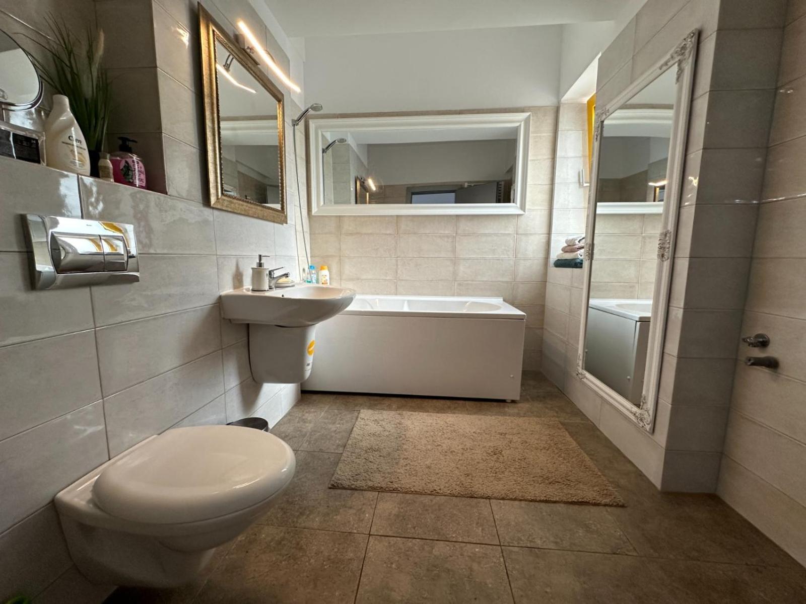 Downtown "Rendez-Vous" Luxury Apartamento Bacău Exterior foto
