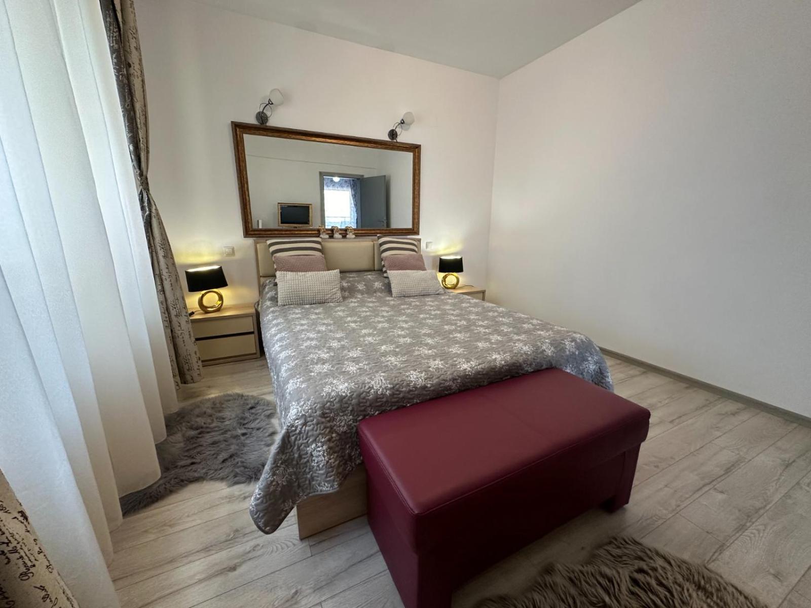 Downtown "Rendez-Vous" Luxury Apartamento Bacău Exterior foto