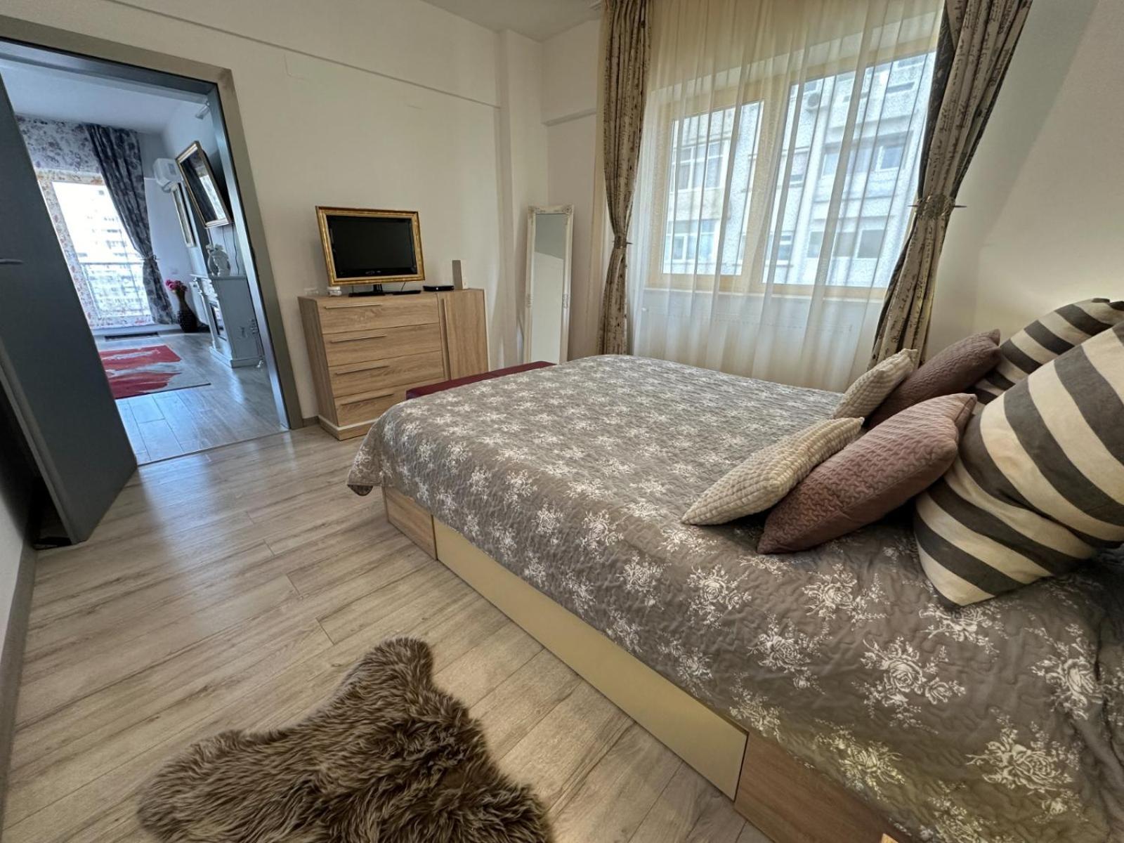Downtown "Rendez-Vous" Luxury Apartamento Bacău Exterior foto