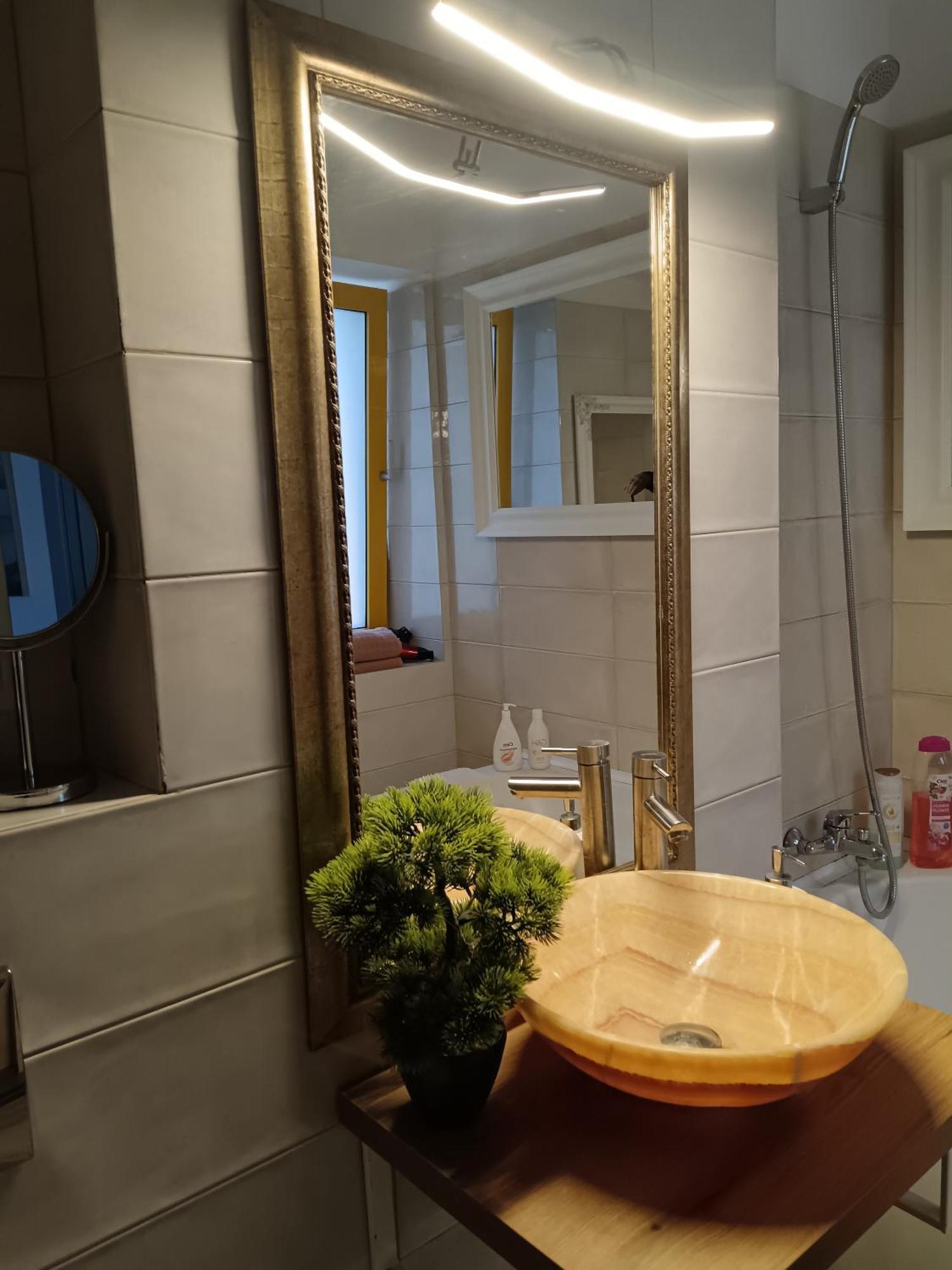 Downtown "Rendez-Vous" Luxury Apartamento Bacău Exterior foto