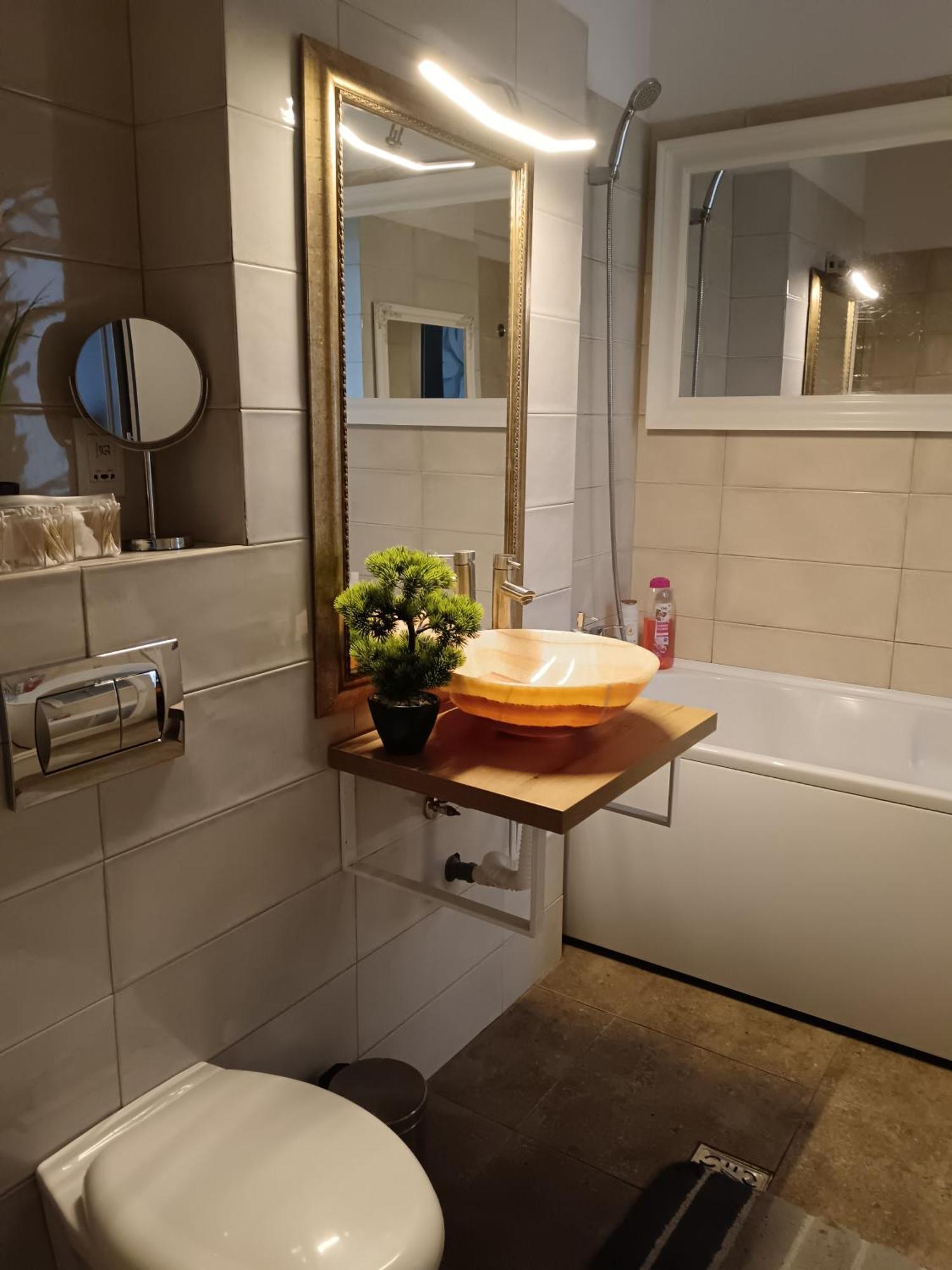 Downtown "Rendez-Vous" Luxury Apartamento Bacău Exterior foto