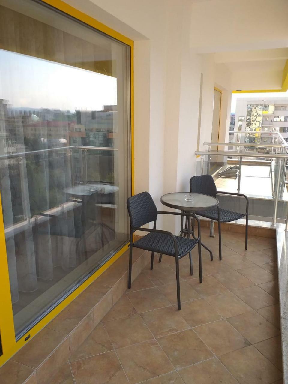 Downtown "Rendez-Vous" Luxury Apartamento Bacău Exterior foto