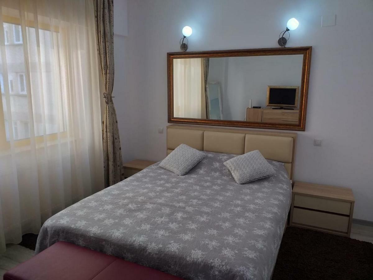 Downtown "Rendez-Vous" Luxury Apartamento Bacău Exterior foto