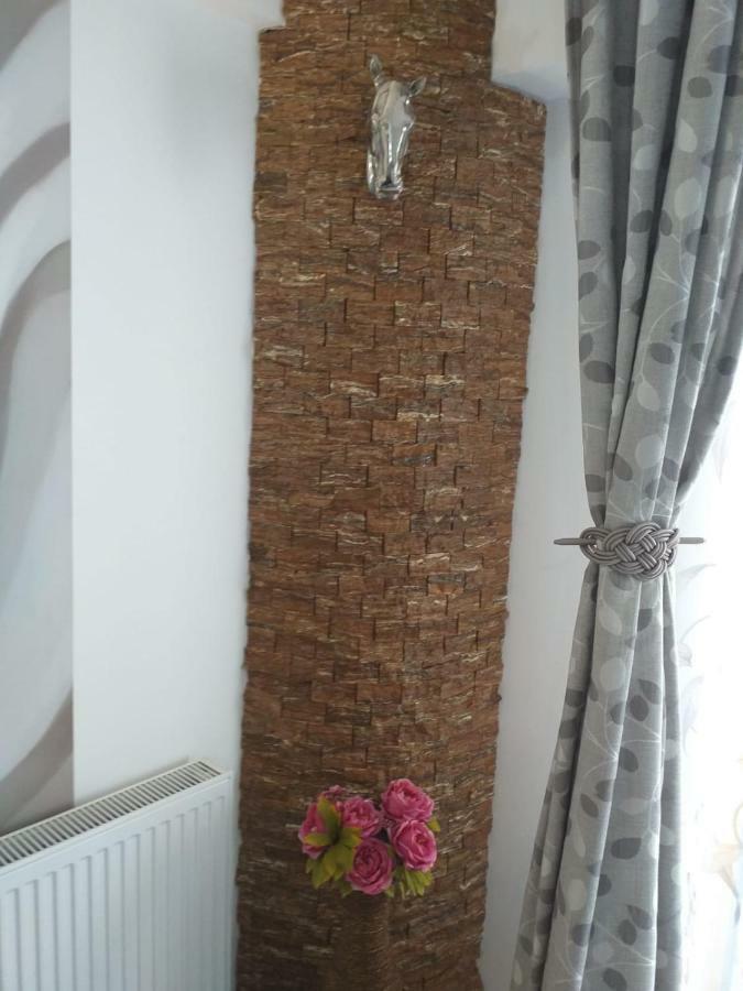 Downtown "Rendez-Vous" Luxury Apartamento Bacău Exterior foto