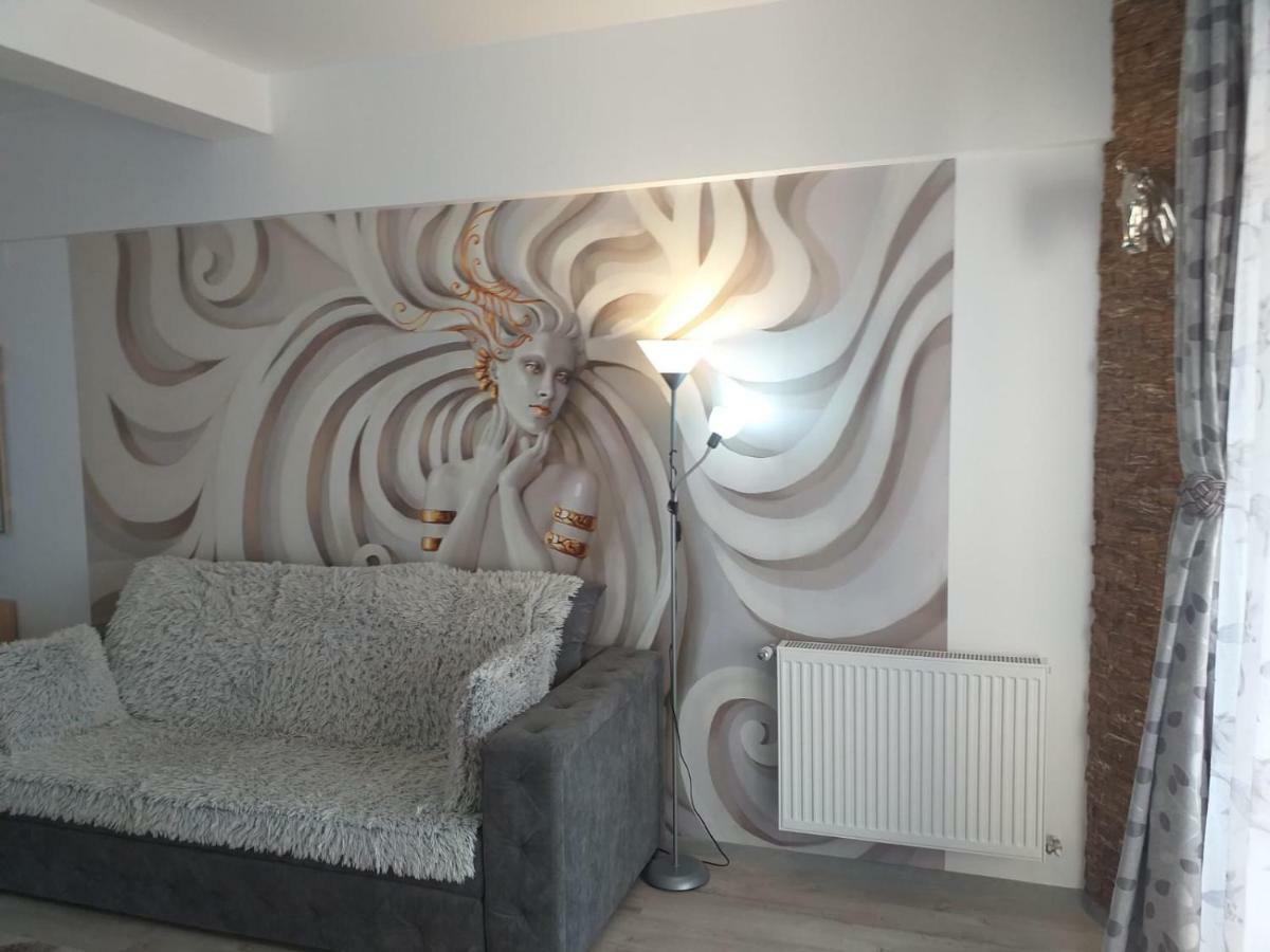 Downtown "Rendez-Vous" Luxury Apartamento Bacău Exterior foto