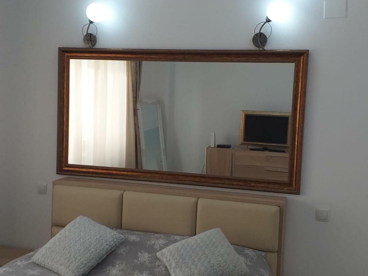Downtown "Rendez-Vous" Luxury Apartamento Bacău Exterior foto